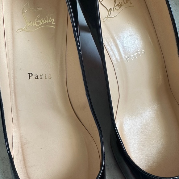Sold!! Christan Louboutin 37.5 - Picture 5 of 12